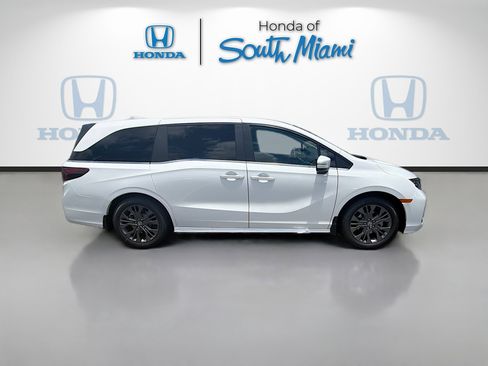 New 2026 Honda Odyssey Touring image 8