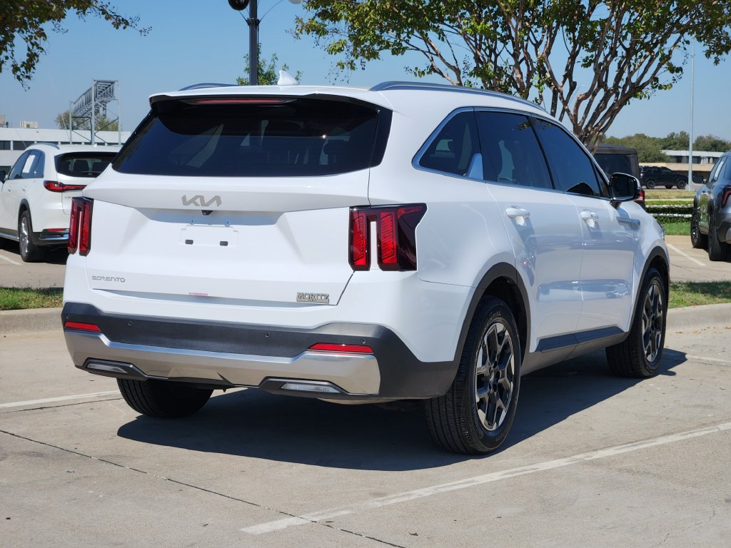 Used 2025 Kia Sorento S w/ Panoramic Sunroof Package FWD image 4