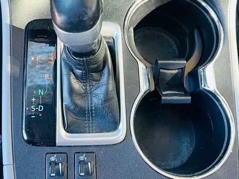 Used 2018 Toyota Highlander XLE image 17