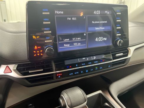 Used 2024 Toyota Sienna XLE image 13