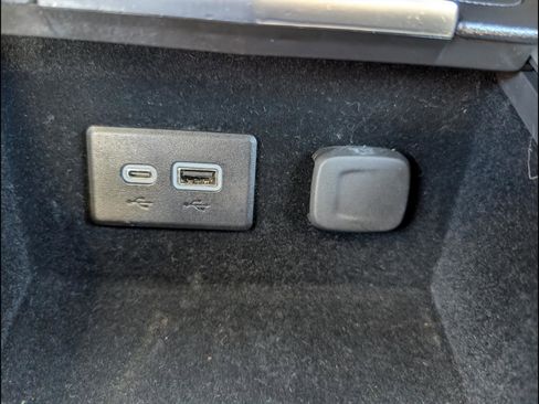 Used 2025 Cadillac XT4 Premium Luxury image 15