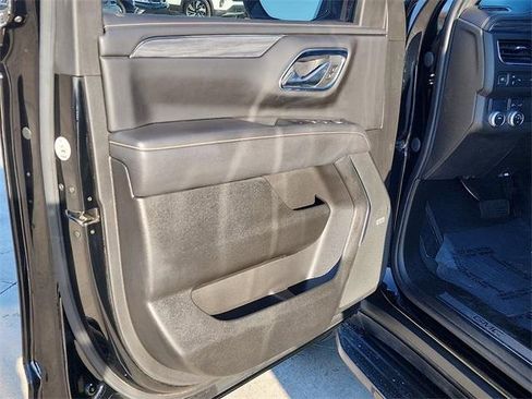 Used 2021 GMC Yukon XL SLT w/ SLT Premium Package image 10