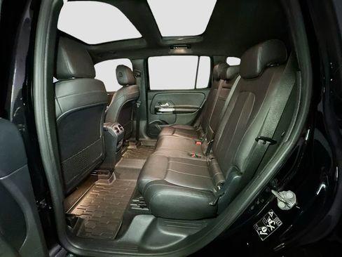 Used 2021 Mercedes-Benz GLB 250 4MATIC image 32