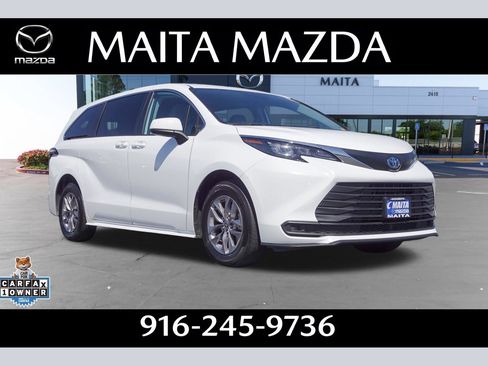 Used 2024 Toyota Sienna LE FWD image 1