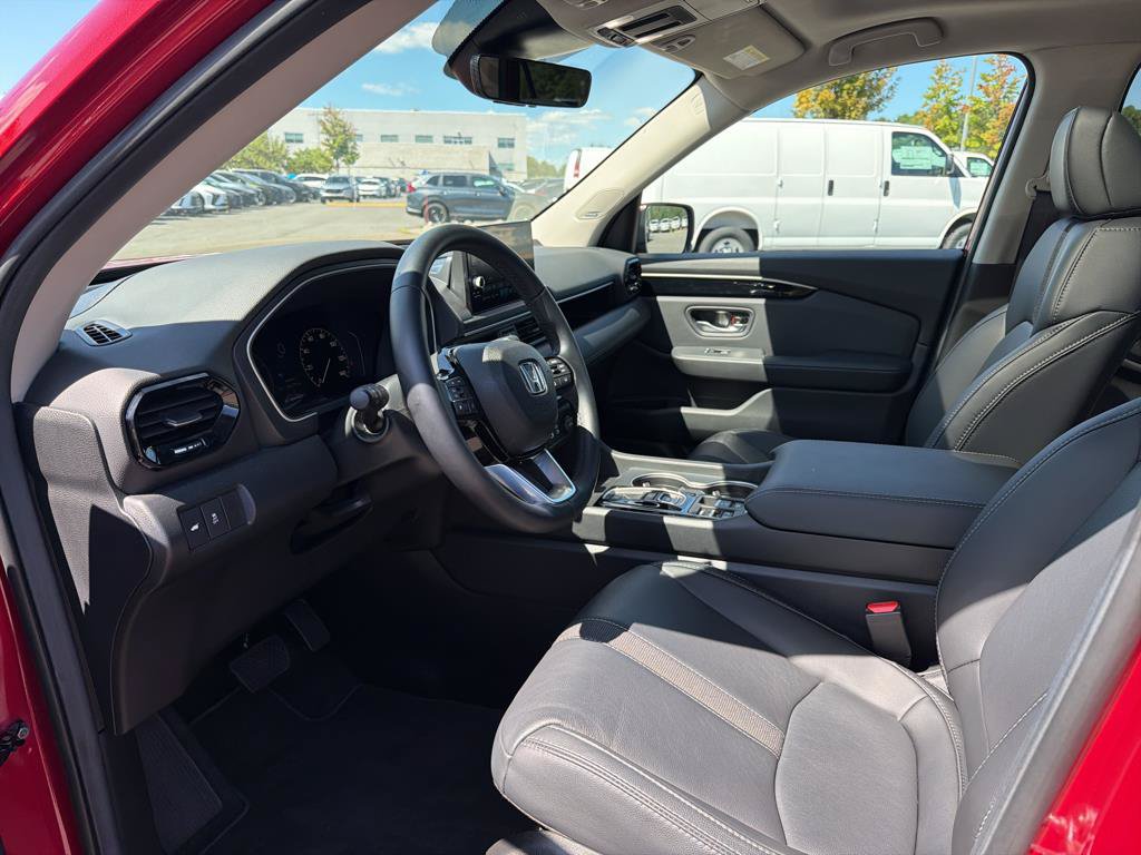 Used 2025 Honda Pilot Touring image 24