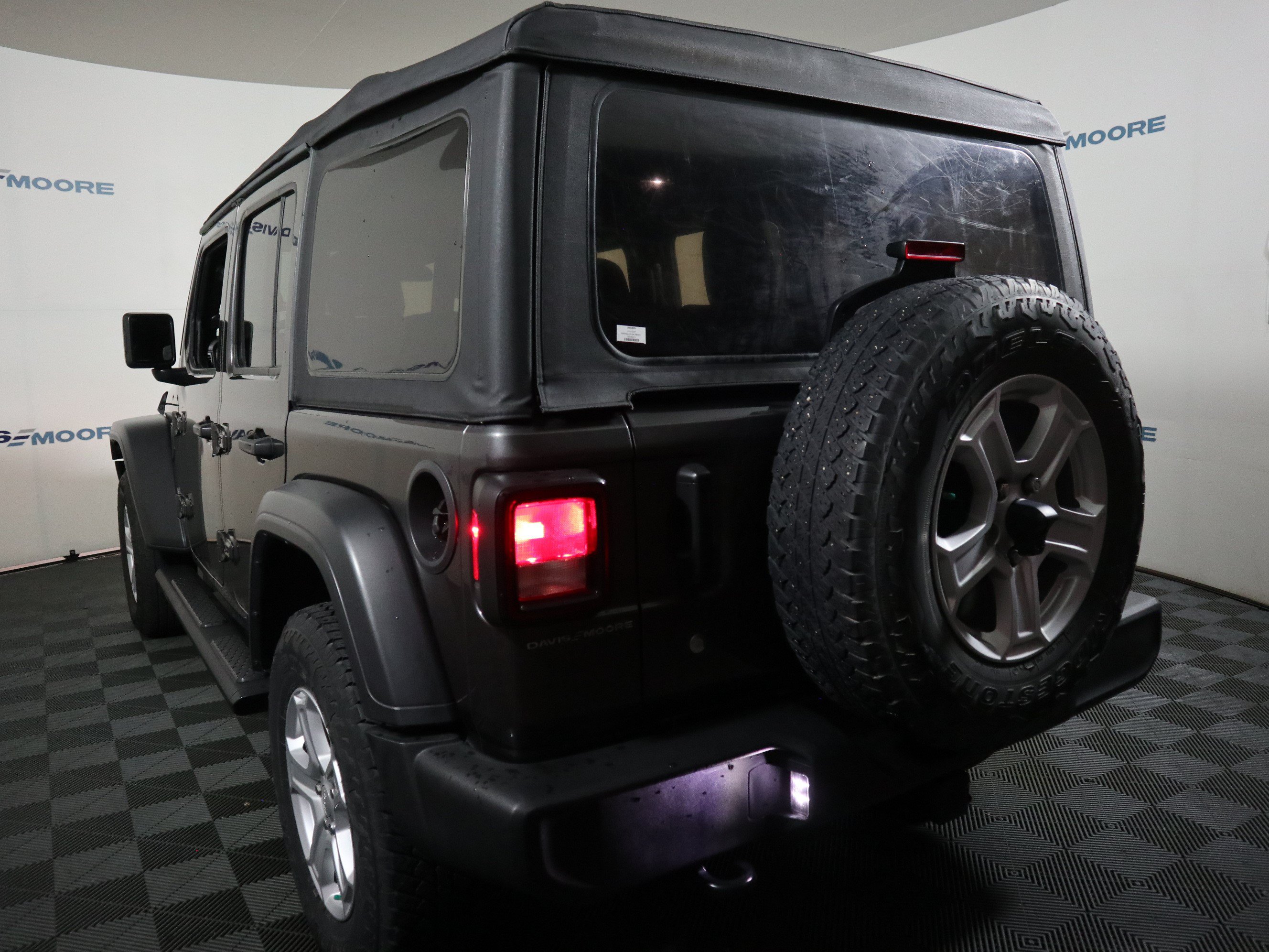 Used 2018 Jeep Wrangler Unlimited Sport S AWD/4WD image 9