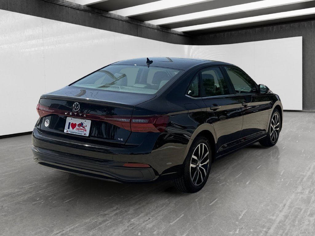 Used 2025 Volkswagen Jetta SE FWD image 5