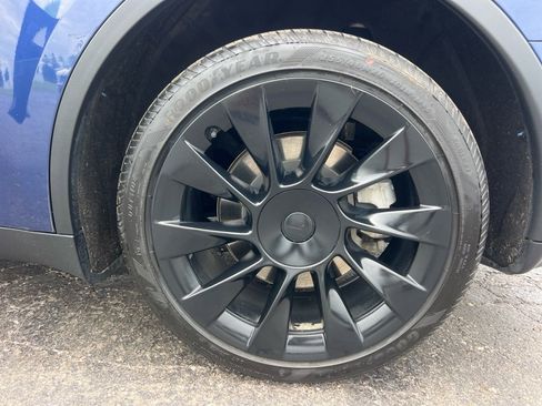 Used 2022 Tesla Model Y Long Range AWD/4WD image 39