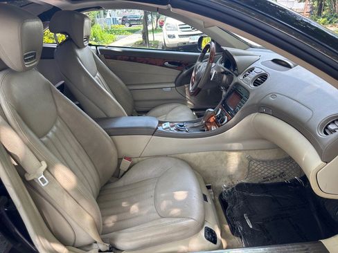 Used 2011 Mercedes-Benz SL 550 image 26