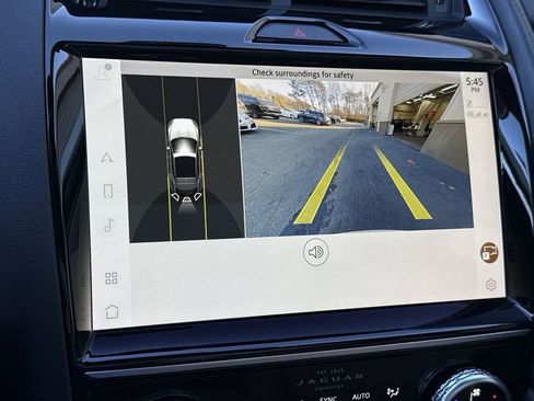 Used 2022 Jaguar E-PACE SE image 19