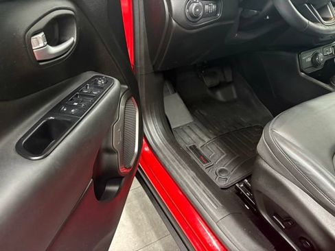 Used 2018 Jeep Renegade Limited w/ UConnect 8.4 Nav Group AWD/4WD image 12