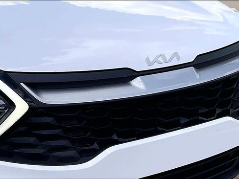 Certified 2025 Kia Sportage LX image 32