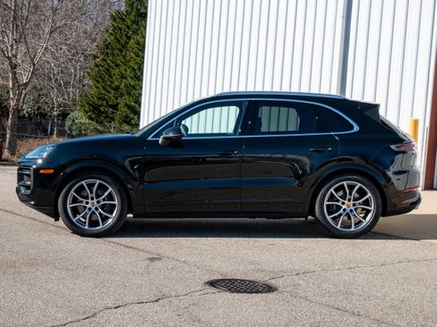 New 2026 Porsche Cayenne AWD/4WD image 2
