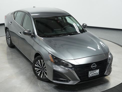 Used 2024 Nissan Altima 2.5 SV image 42