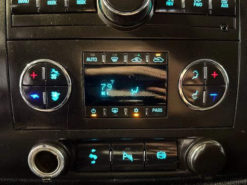 Used 2011 GMC Sierra 3500 SLE w/ SLE Preferred Package AWD/4WD image 18