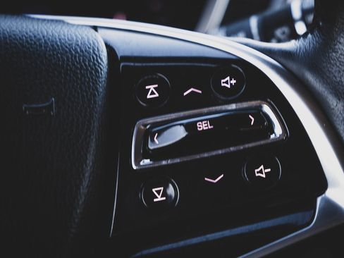 Used 2016 Cadillac SRX Luxury image 13