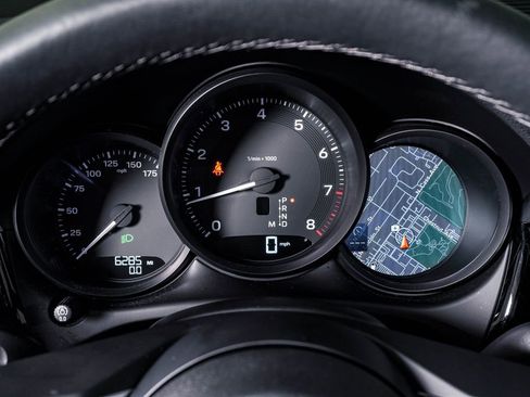 Certified 2025 Porsche Macan image 19