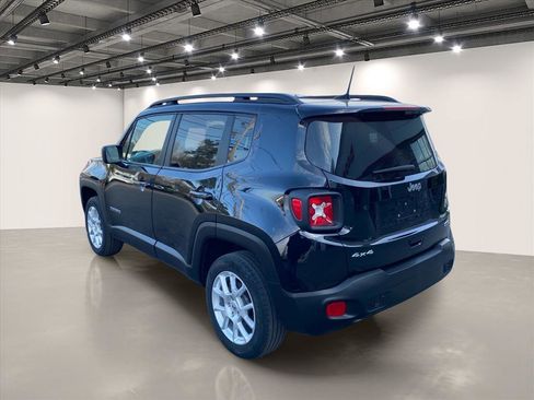 Used 2022 Jeep Renegade Latitude w/ Sun/Sound Group AWD/4WD image 5
