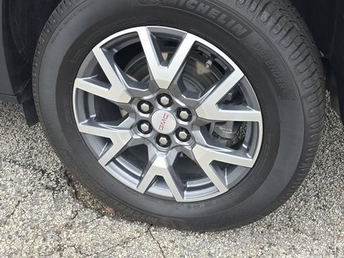 Used 2023 GMC Acadia SLT FWD image 10
