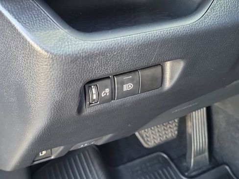 Certified 2022 Toyota RAV4 LE AWD/4WD image 21