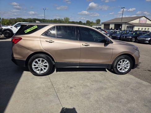 Used 2018 Chevrolet Equinox LS image 4