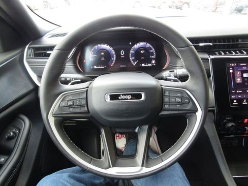 Used 2024 Jeep Grand Cherokee L Laredo image 27