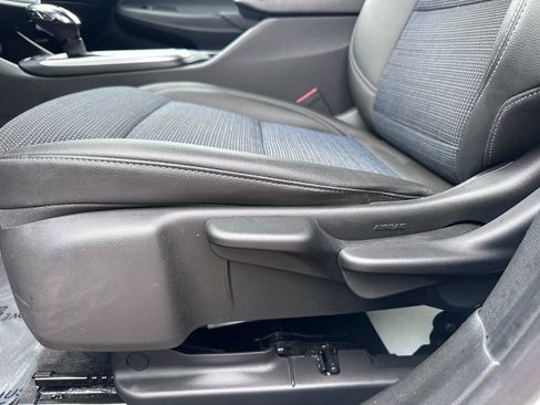 Used 2025 Buick Envista Preferred image 9