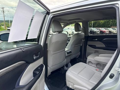 Used 2018 Toyota Highlander Limited AWD/4WD image 18