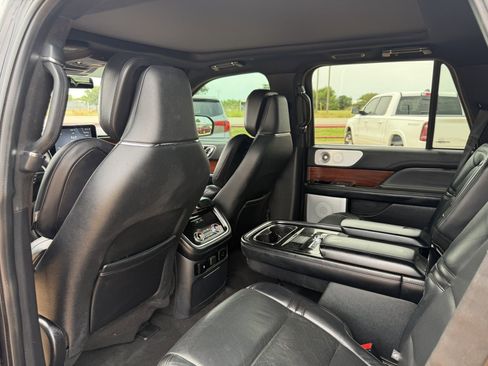 Used 2020 Lincoln Navigator Reserve w/ Equipment Group 208A Reserve AWD/4WD image 16