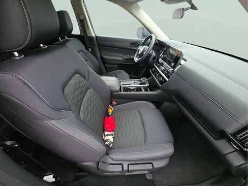 Used 2025 Nissan Pathfinder SV w/ SV Premium Package FWD image 5