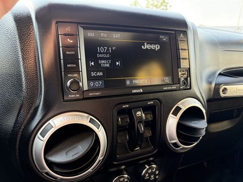 Used 2013 Jeep Wrangler Unlimited Sahara w/ Connectivity Group AWD/4WD image 26