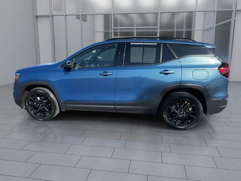 Used 2024 GMC Terrain SLT w/ Elevation Edition image 5