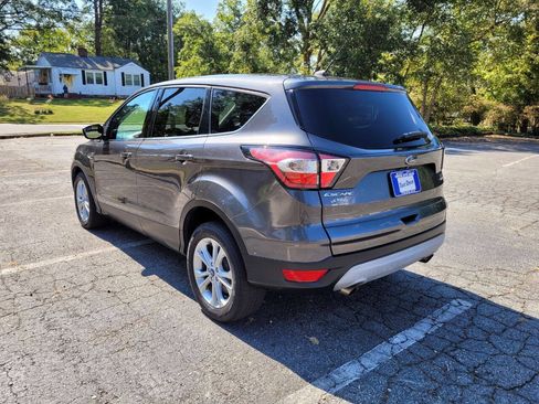 Used 2017 Ford Escape SE image 16