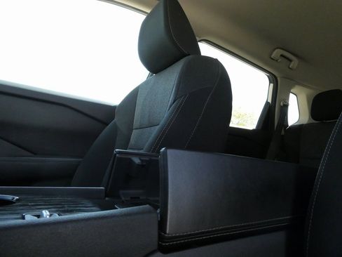 Used 2024 Nissan Rogue SV image 30