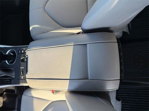 Certified 2023 Toyota Highlander LE image 25