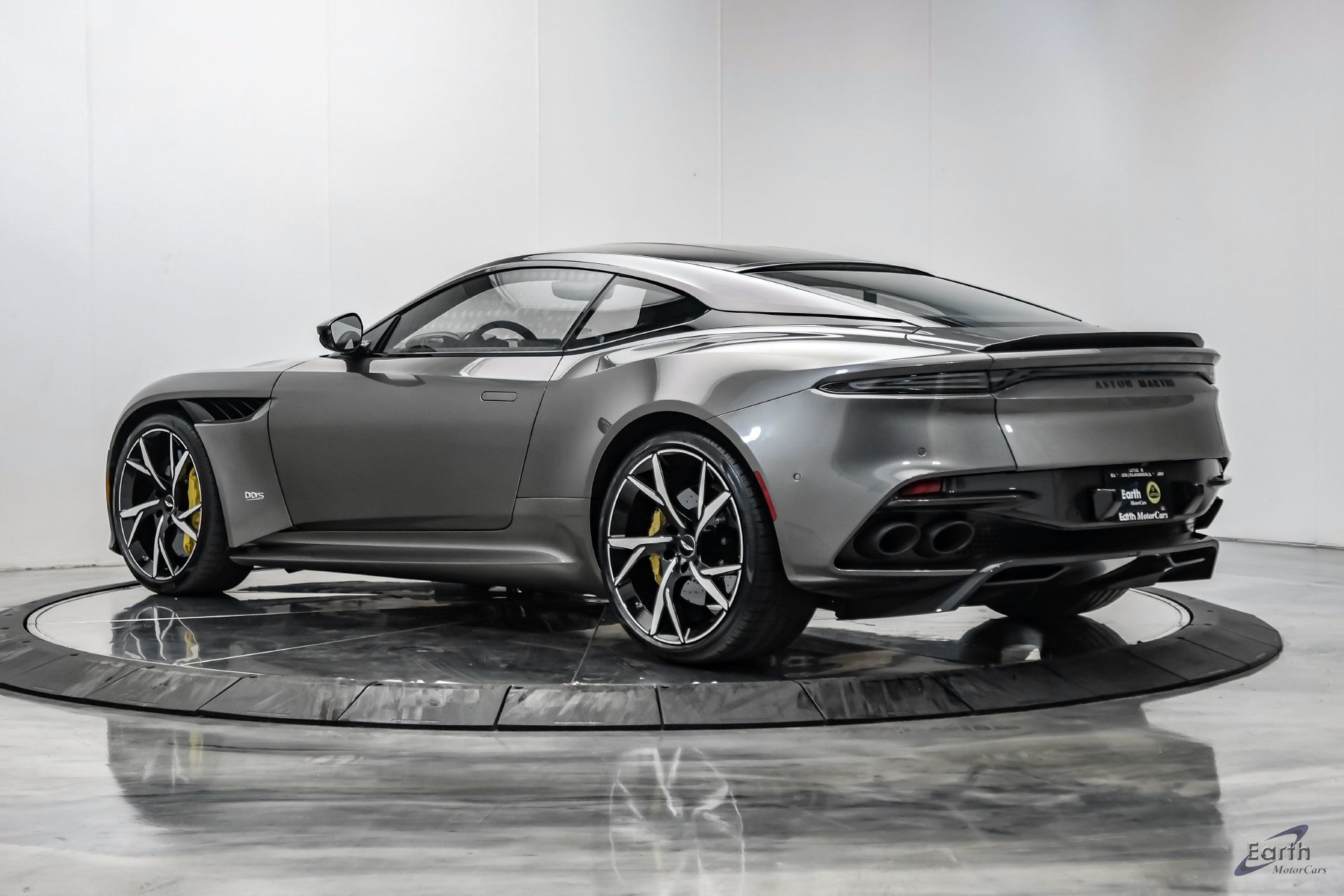 Used 2019 Aston Martin DBS Superleggera RWD image 11