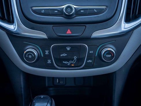 Used 2018 Chevrolet Equinox LS image 30