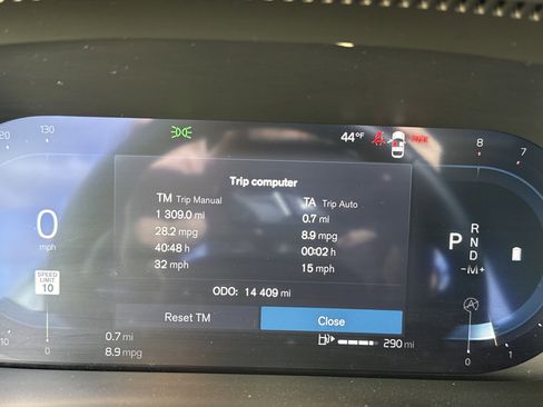 Used 2025 Volvo XC40 B5 Core image 22