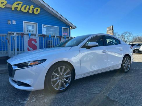 Used 2022 MAZDA MAZDA3 s FWD image 2