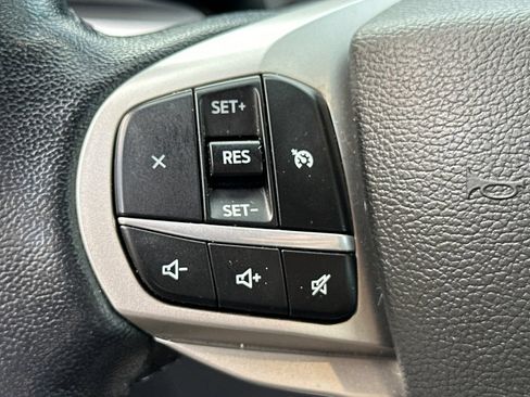 Used 2022 Ford Explorer XLT w/ Equipment Group 202A AWD/4WD image 26