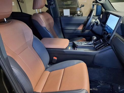 Used 2024 Lexus GX 550 w/ Accessory Package (Z1) AWD/4WD image 23
