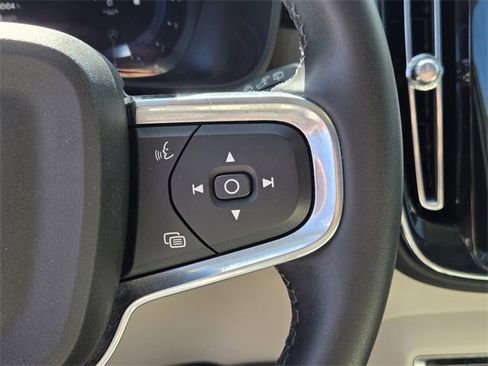 Certified 2024 Volvo XC40 B5 Plus w/ Protection Package Premier image 32