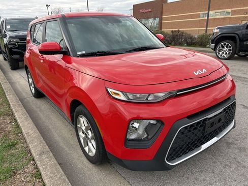 Used 2022 Kia Soul LX w/ Technology Package image 2