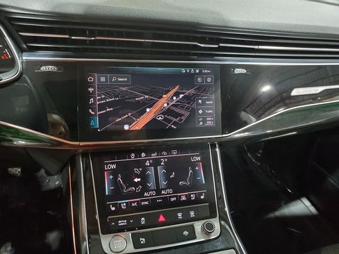 Used 2019 Audi Q8 Premium Plus AWD/4WD image 30