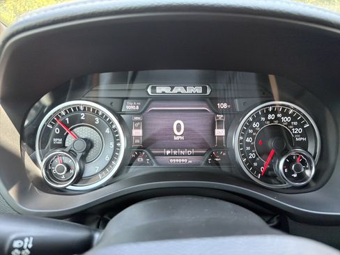 Used 2023 RAM 1500 Laramie RWD image 30