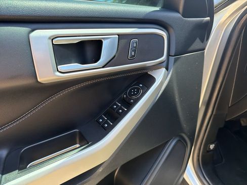 Used 2023 Ford Explorer XLT RWD image 21
