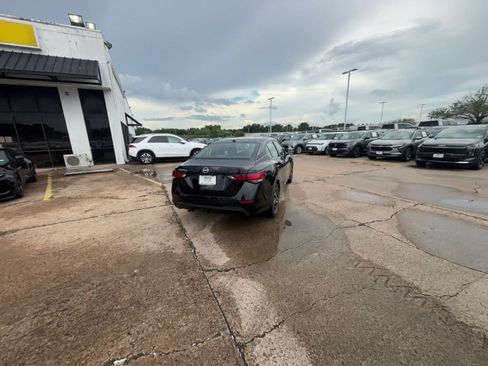 Used 2025 Nissan Sentra SV FWD image 14
