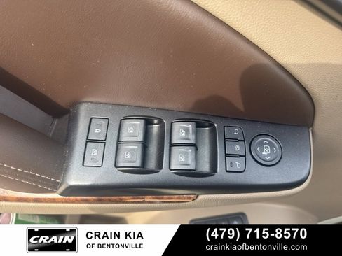 Used 2015 Chevrolet Suburban LTZ image 11