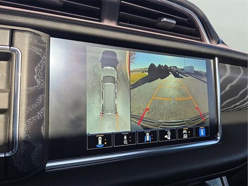 Used 2023 GMC Yukon XL Denali image 12