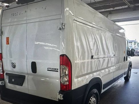 Used 2025 RAM ProMaster 2500 FWD image 3